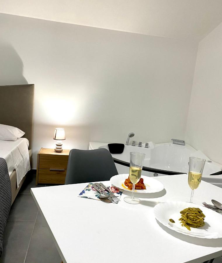 Habitat Luxury Suites Беллона Экстерьер фото